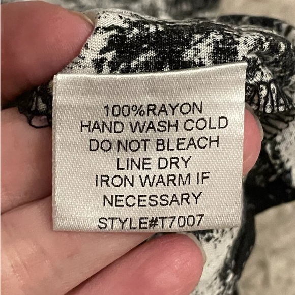 RENAMED black white sleeveless crop top small S - Picture 3 of 5